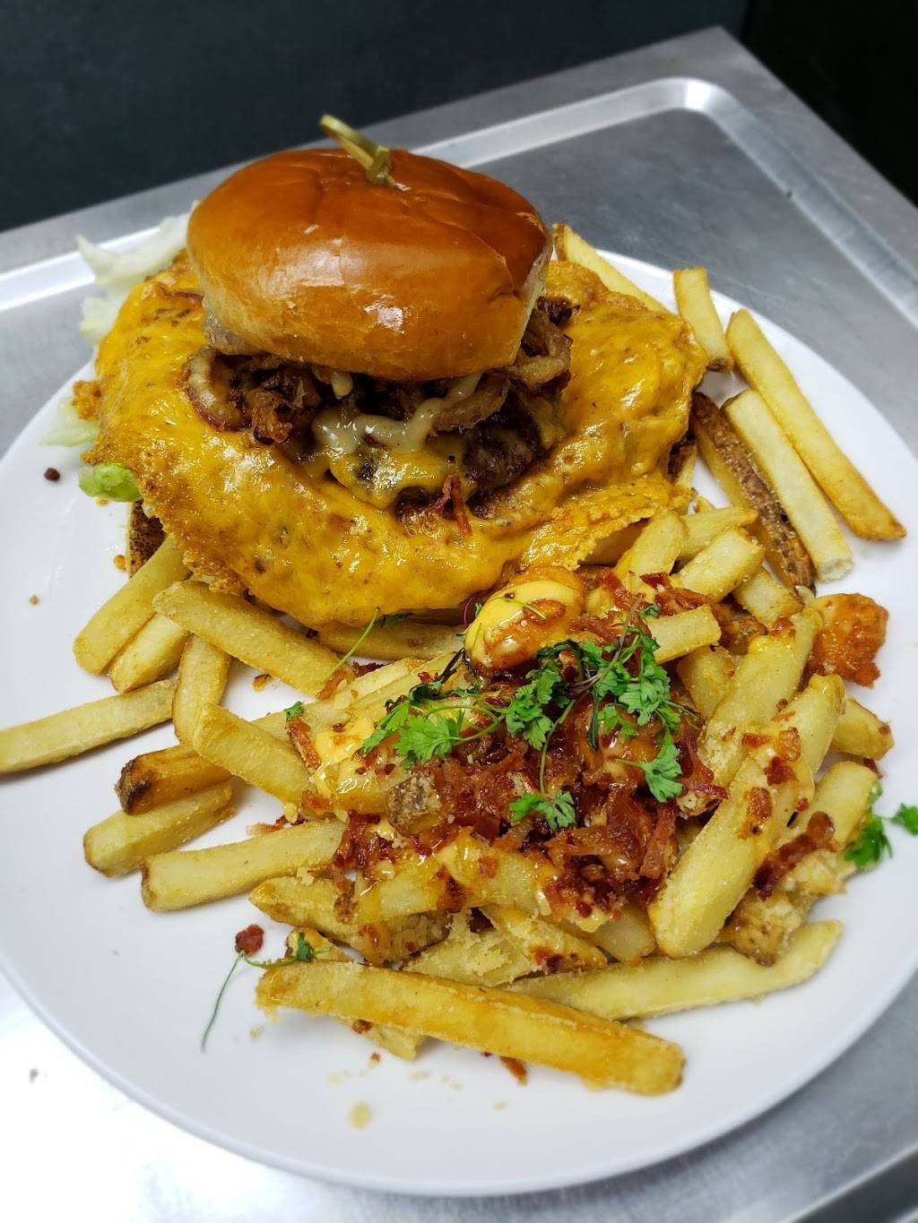 The Hive Grill | restaurant | 32475 Clinton Keith Rd, Wildomar, CA 92595, USA | 9516780722 OR +1 951-678-0722