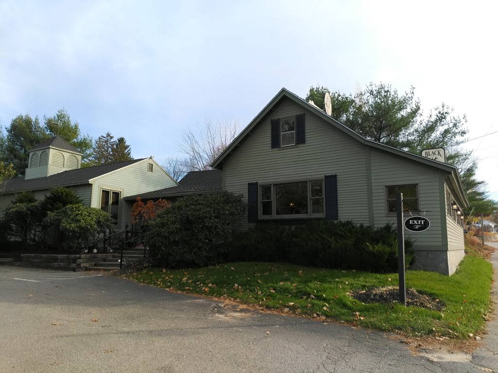The Black Horse Tavern | restaurant | 26 Portland Rd, Bridgton, ME 04009, USA | 2076475300 OR +1 207-647-5300