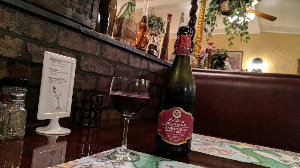 Mias | restaurant | 800 Clinton St, Waukesha, WI 53186, USA | 2625476504 OR +1 262-547-6504