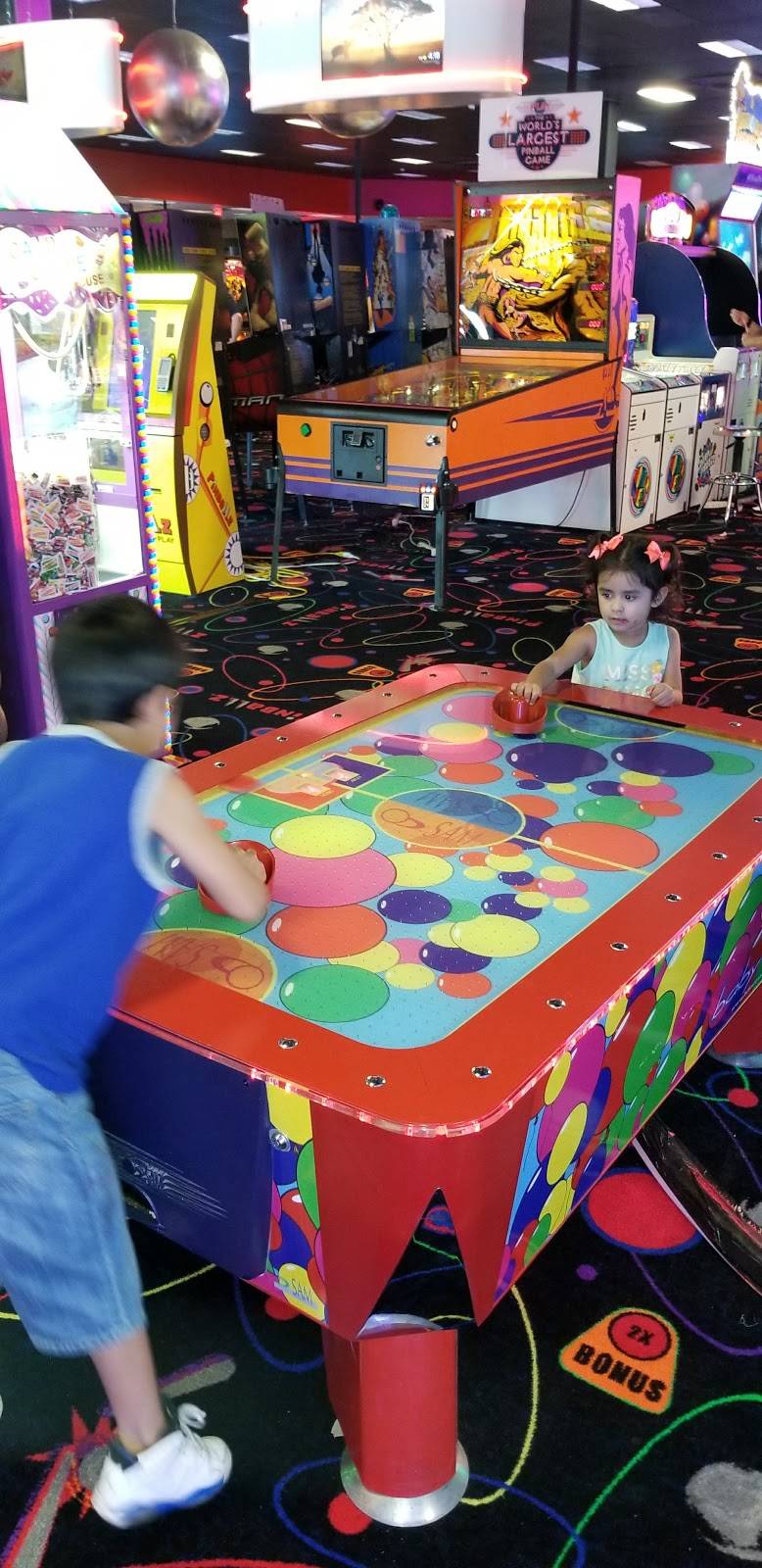 Pinballz | restaurant | 13729 US-183, Austin, TX 78750, USA | 5125378737 OR +1 512-537-8737