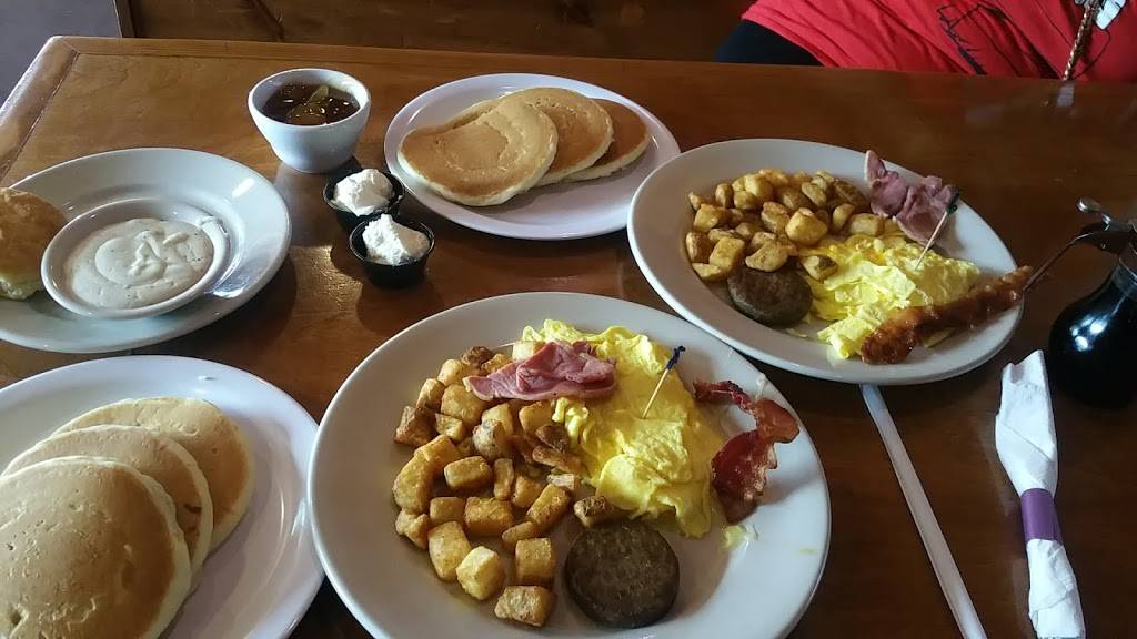 Sawyers Farmhouse Breakfast | restaurant | 2831 Parkway, Pigeon Forge, TN 37863, USA | 8653661090 OR +1 865-366-1090