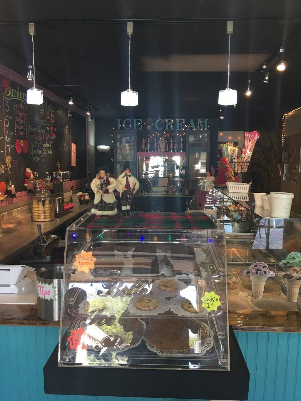 Belles Ice Cream Bar | bakery | 31 Fort Thompson Ave, LaBelle, FL 33935, USA | 2394710462 OR +1 239-471-0462