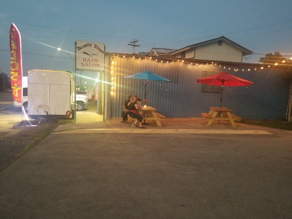 Tony’s Food Truck | restaurant | 1302 US-90, Castroville, TX 78009, USA | 2109014652 OR +1 210-901-4652