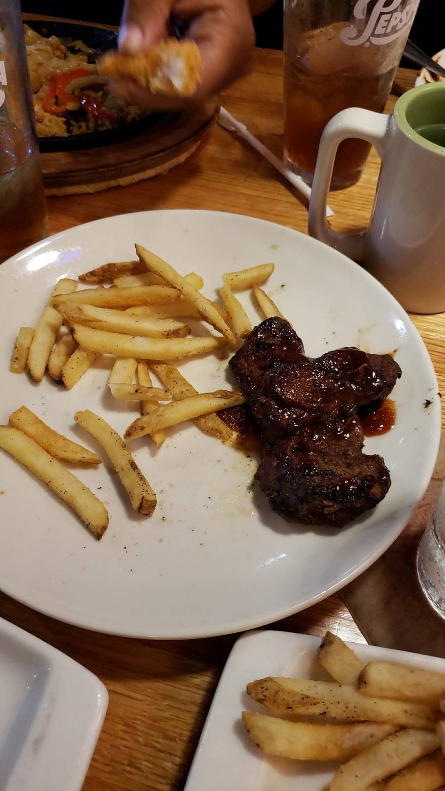 Applebees Grill + Bar | restaurant | 2152 Burnsville Center, Burnsville, MN 55306, USA | 9524352545 OR +1 952-435-2545