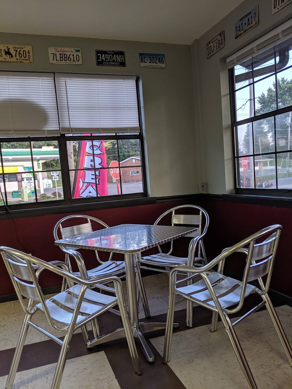 Frostee Shoppe, Too! - Harmer Hill | restaurant | 713 1/2 Lancaster St, Marietta, OH 45750, USA | 7408852095 OR +1 740-885-2095