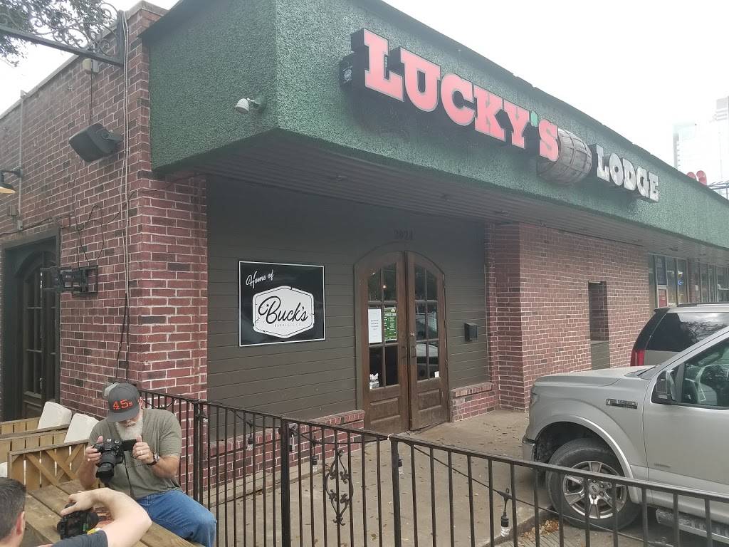 Luckys Lodge | restaurant | 2024 Rusk St, Houston, TX 77003, USA | 7133606040 OR +1 713-360-6040