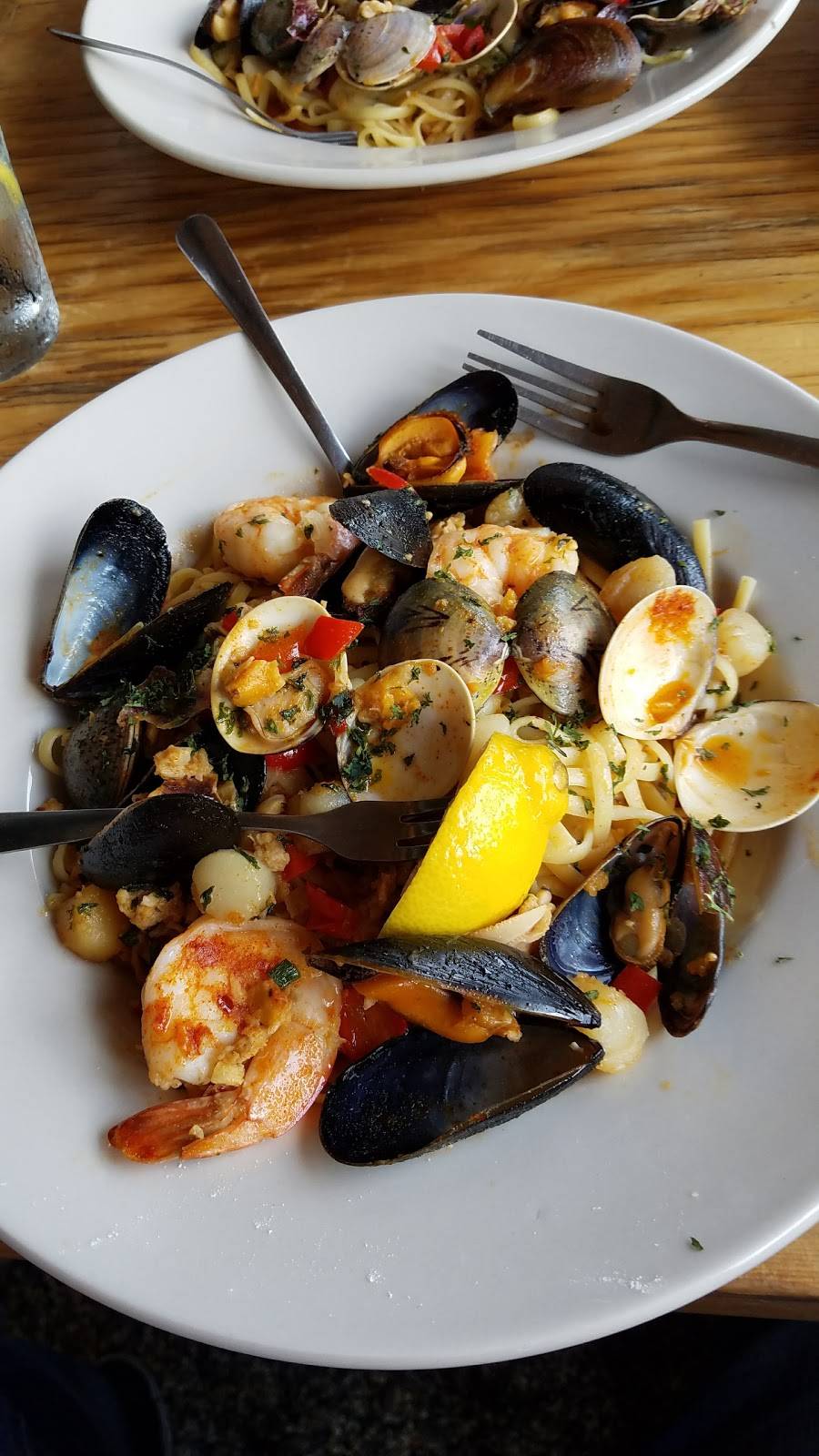 Muscarellas Cafe Italia | restaurant | 500 Main St, Sharpsville, PA 16150, USA | 7249621234 OR +1 724-962-1234