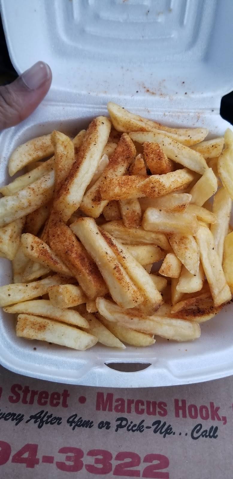 New English Style Pizza | restaurant | 11 E 10th St, Marcus Hook, PA 19061, USA | 6104943322 OR +1 610-494-3322