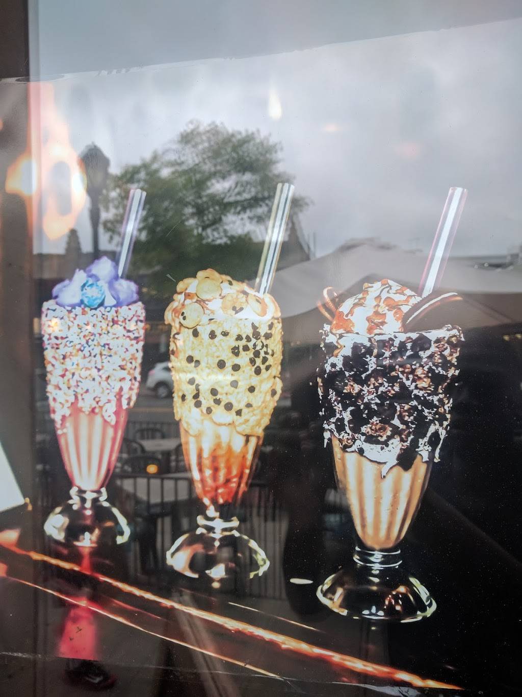 The Lazy Boy Saloon | restaurant | 154 Mamaroneck Ave, White Plains, NY 10601, USA | 9147610272 OR +1 914-761-0272