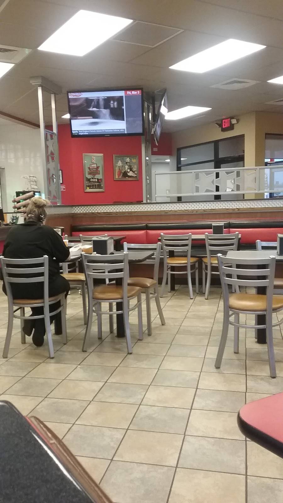 Hardees | restaurant | 129 S Memorial Dr, New Castle, IN 47362, USA | 7655930409 OR +1 765-593-0409