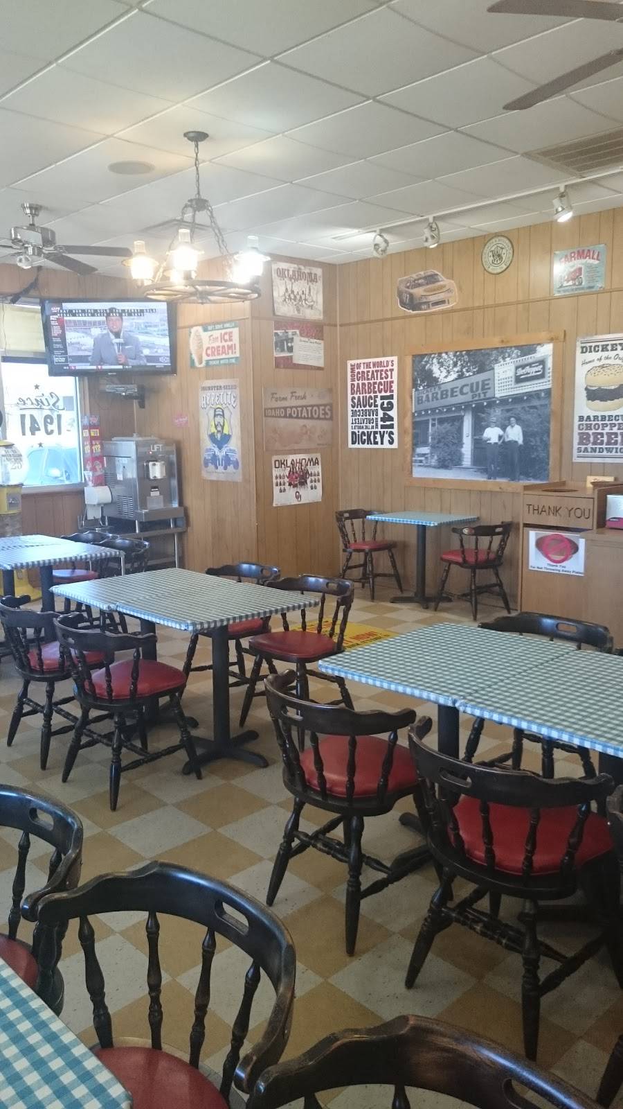 Dickeys Barbecue Pit | restaurant | 115 12th Ave SE Ste 110, Norman, OK 73071, USA | 4053217427 OR +1 405-321-7427