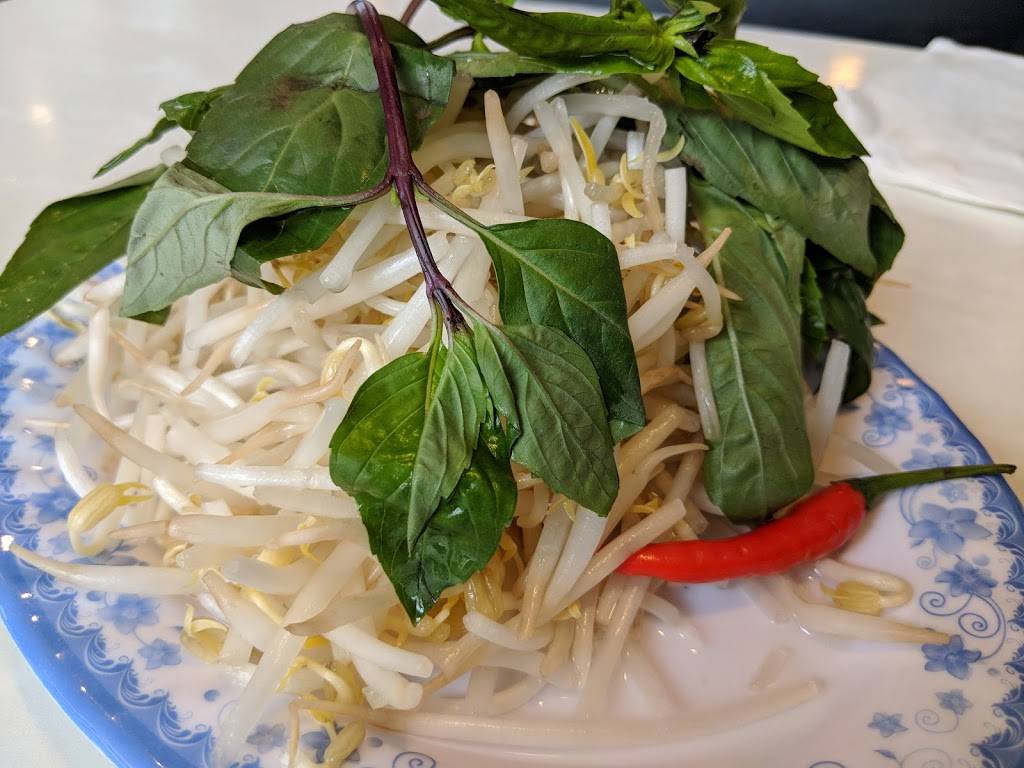 Royal Pho | restaurant | 1100 Golf Links Rd, Ancaster, ON L9K 1J8, Canada | 9056489900 OR +1 905-648-9900