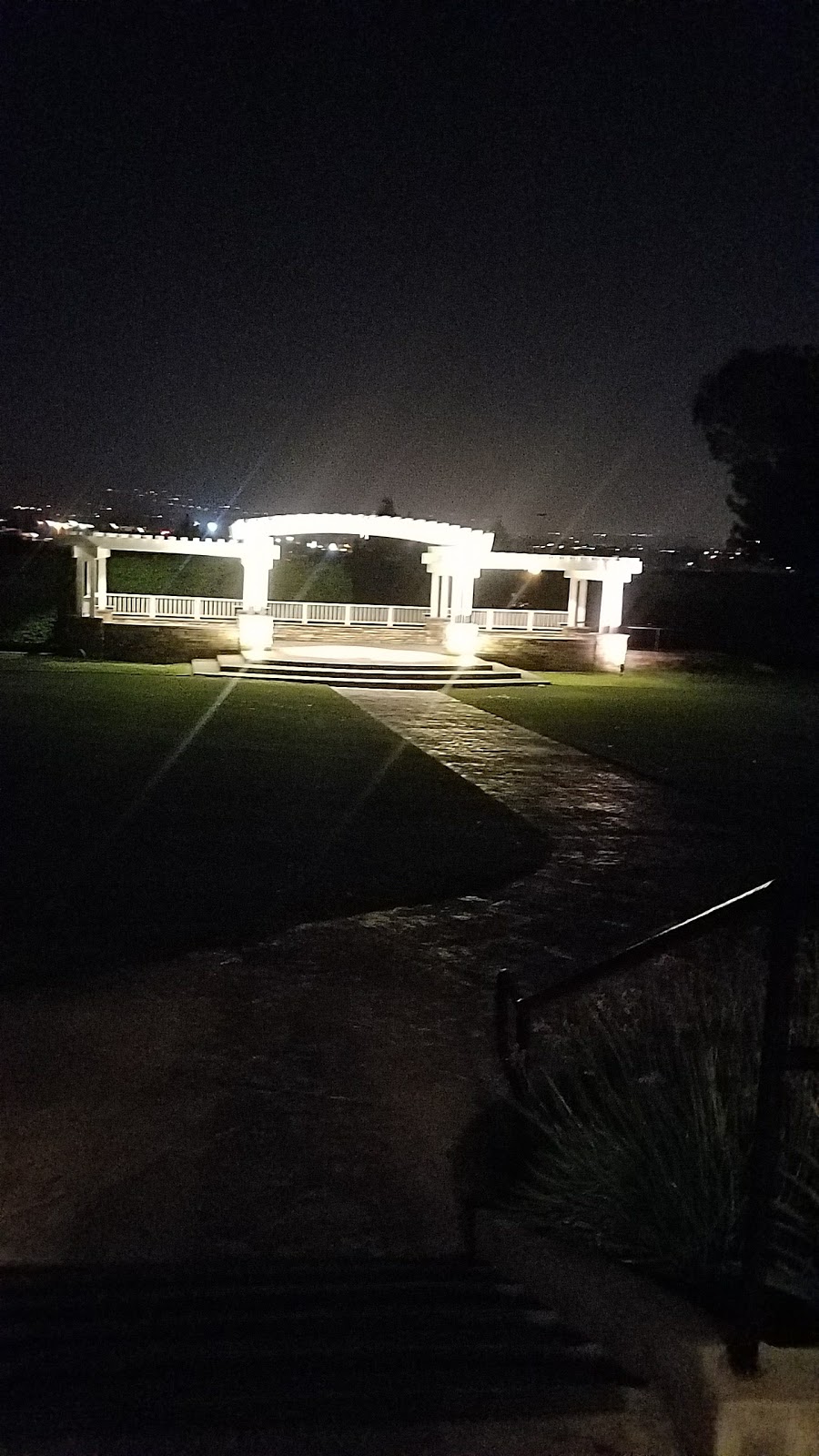 The Meadows Bar and Grill | restaurant | 1875 Fairplex Dr, Pomona, CA 91768, USA | 9096233704 OR +1 909-623-3704