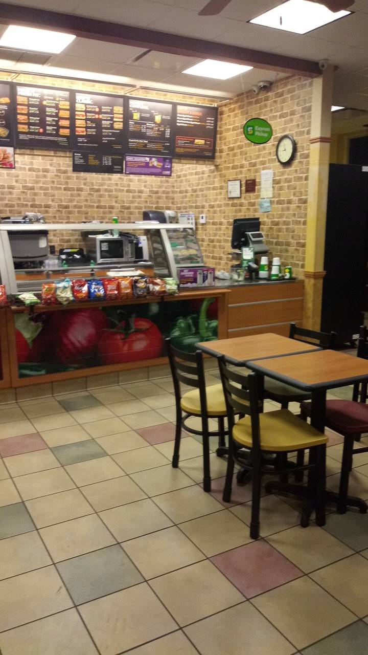 Subway | meal takeaway | 8001 W St Bernard Hwy Suite F, Arabi, LA 70032, USA | 5043099606 OR +1 504-309-9606