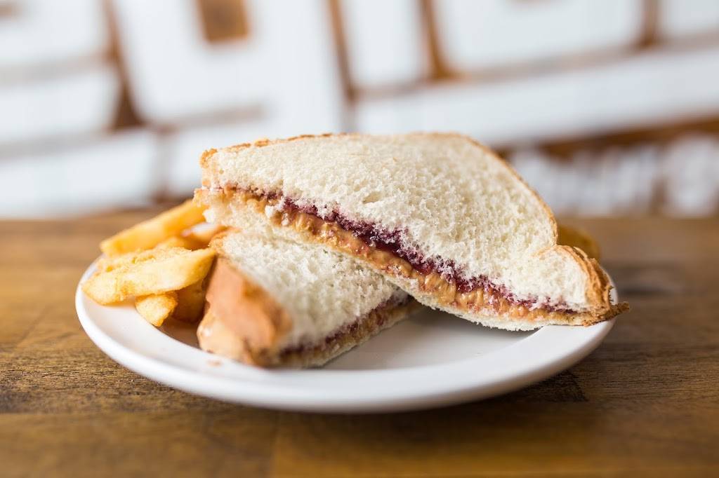 The Region - Handcrafted Hamburgers | restaurant | 2057 W Roscoe St, Chicago, IL 60618, USA | 7738572874 OR +1 773-857-2874