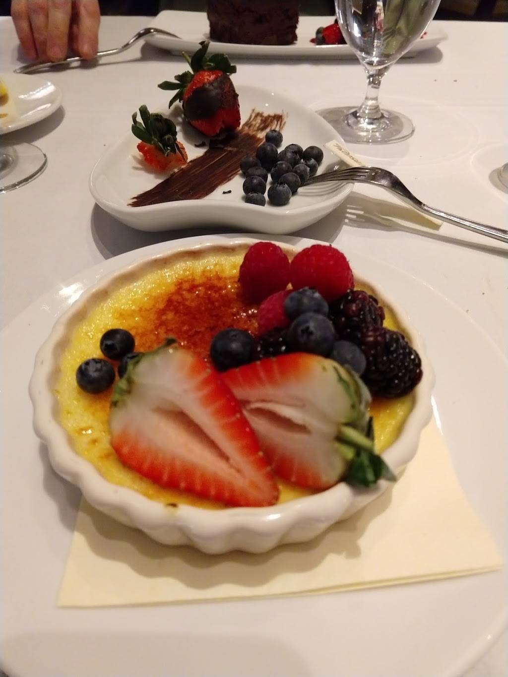 Hanks Fine Steaks & Martins | restaurant | 2300 Paseo Verde Pkwy, Henderson, NV 89052, USA | 7026177515 OR +1 702-617-7515