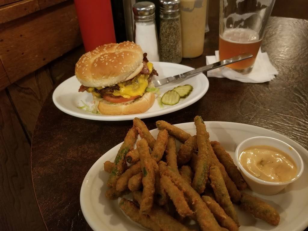 The Village Green Bar & Grill | restaurant | 7508 Hubbard Ave, Middleton, WI 53562, USA | 6088319962 OR +1 608-831-9962