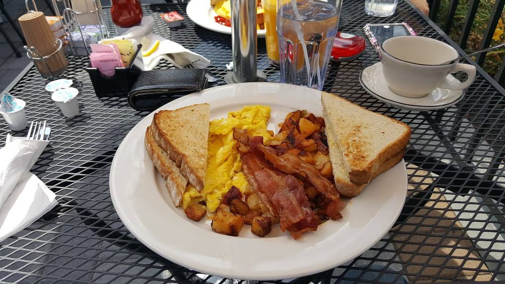 Hilltop Restaurant Bar & Banquet | restaurant | 39 Adamec Rd, Willington, CT 06279, USA | 8604771054 OR +1 860-477-1054