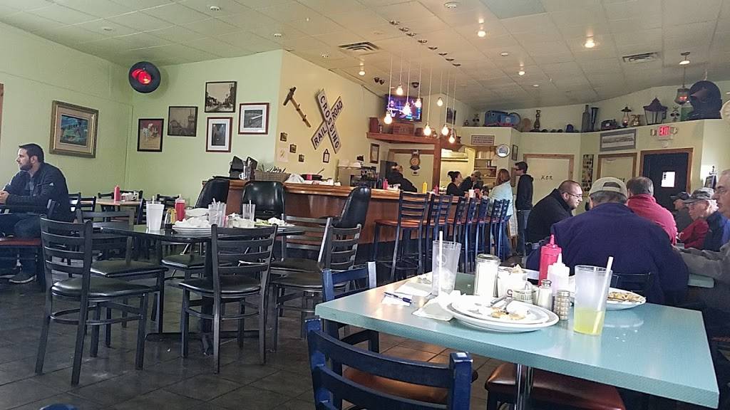 Brooklyns Sidetrack | restaurant | 422 Wabash St, Milan, MI 48160, USA | 7345086030 OR +1 734-508-6030