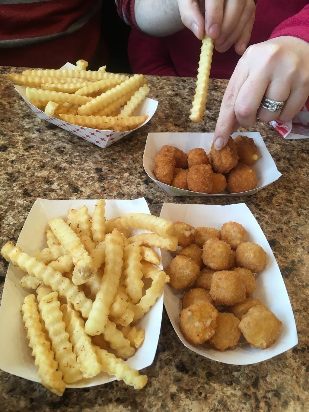 Mihms Charcoal Grill | restaurant | 342 Chute St, Menasha, WI 54952, USA | 9207220306 OR +1 920-722-0306