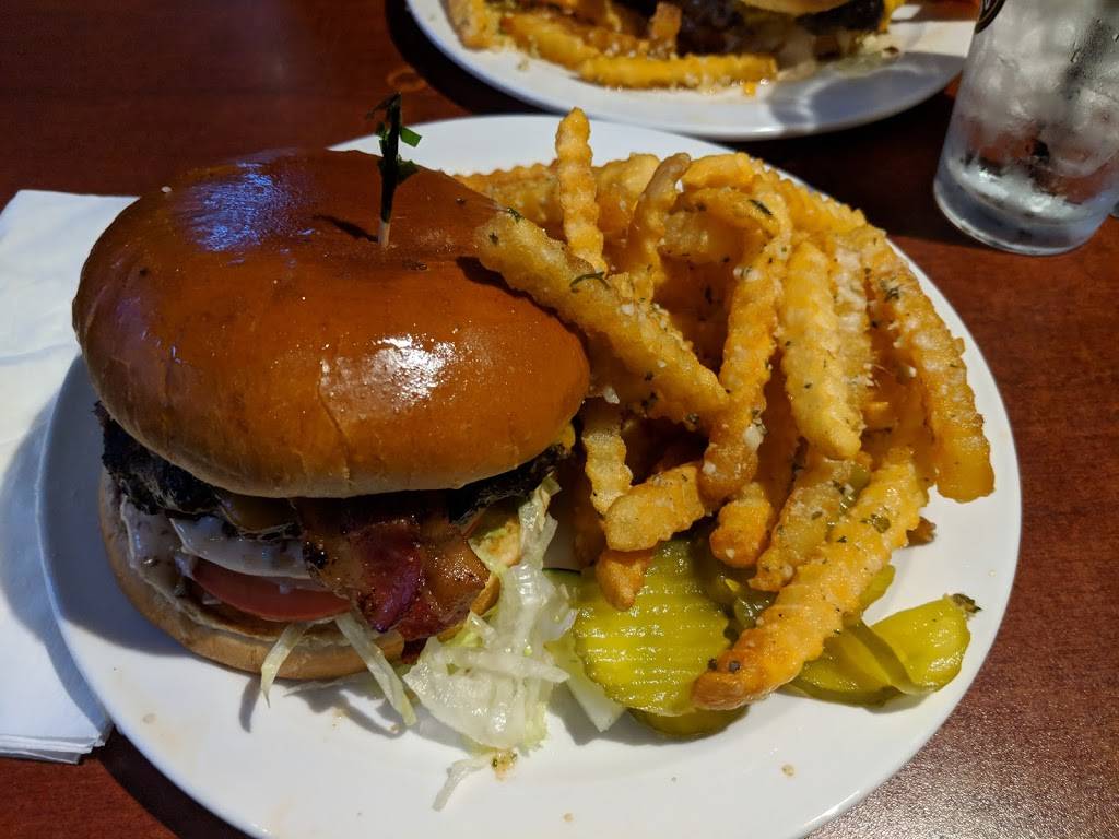 Baileys Restaurant & Bar | restaurant | 17731 Oak Park Ave # A, Tinley Park, IL 60477, USA | 7084297955 OR +1 708-429-7955