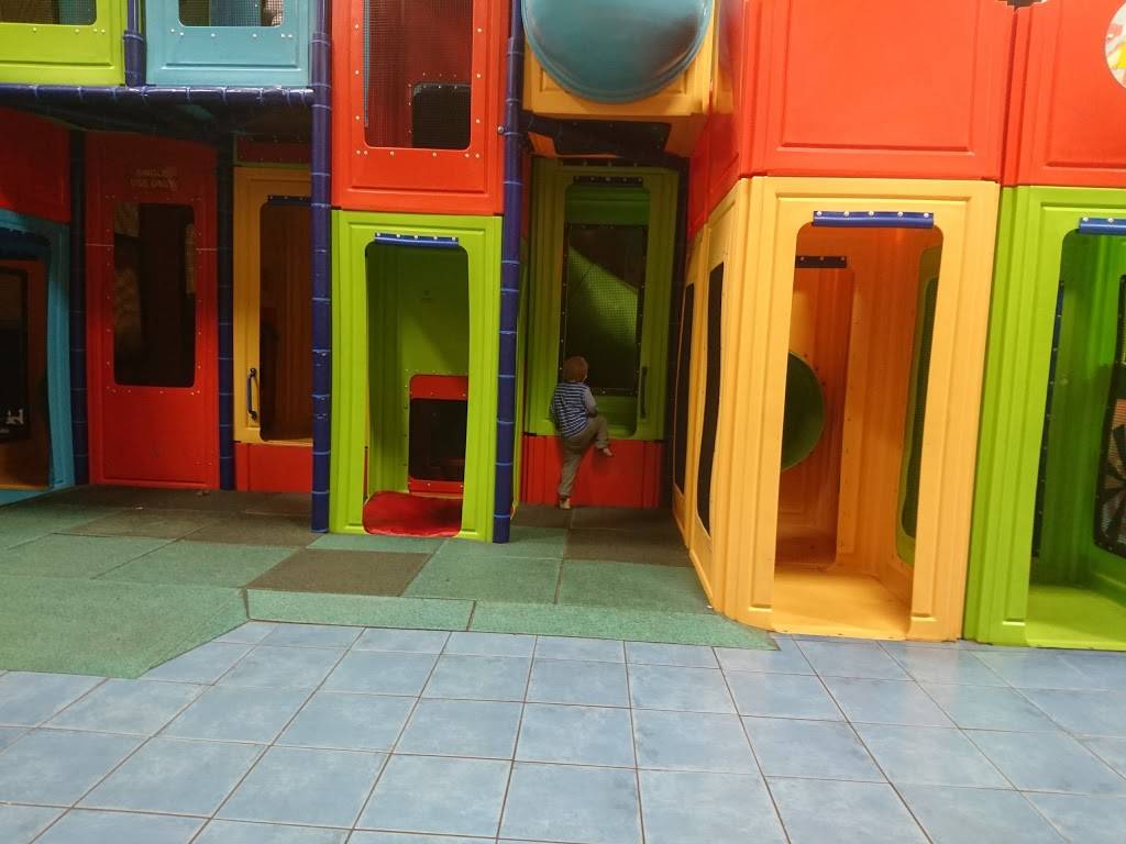 McDonalds | cafe | 666 Fairway Rd S, Kitchener, ON N2C 1X3, Canada | 5198940720 OR +1 519-894-0720