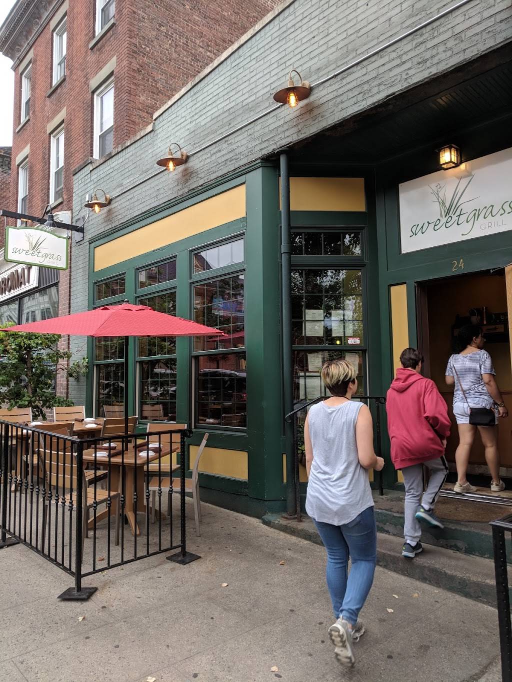 Sweet Grass Grill | restaurant | 24 Main St, Tarrytown, NY 10591, USA | 9146310000 OR +1 914-631-0000