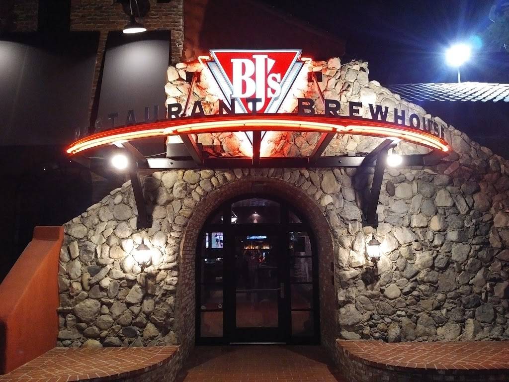 BJs Restaurant & Brewhouse | restaurant | 6424 Canoga Ave, Woodland Hills, CA 91367, USA | 8183401748 OR +1 818-340-1748