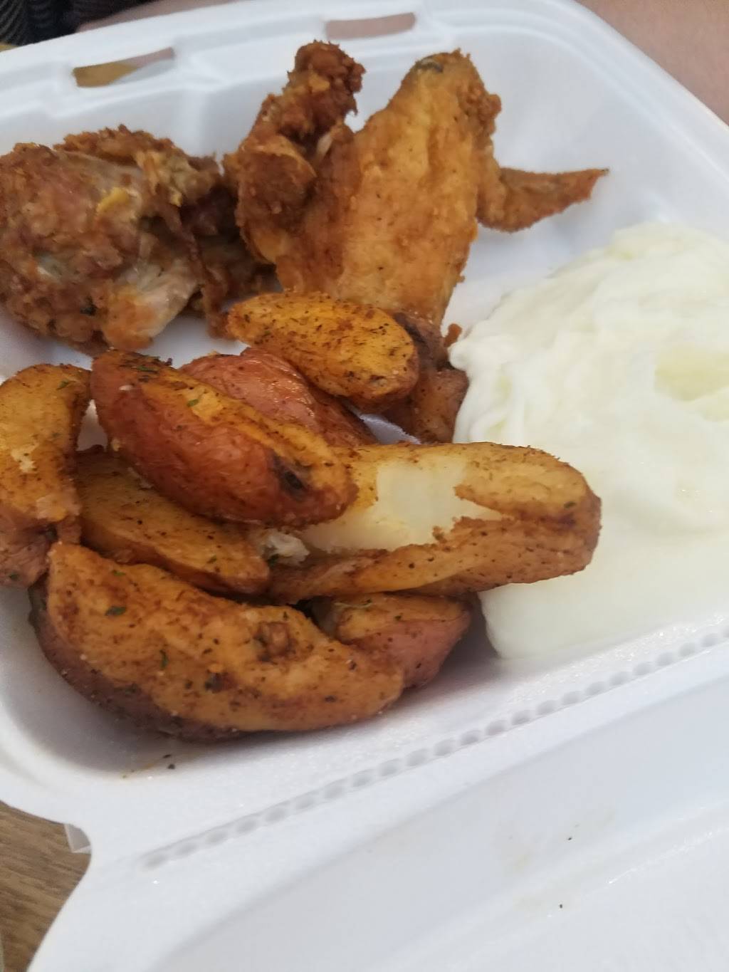 Smuckers Chicken | restaurant | 1233 N 3rd St, Harrisburg, PA 17102, USA | 7172363668 OR +1 717-236-3668