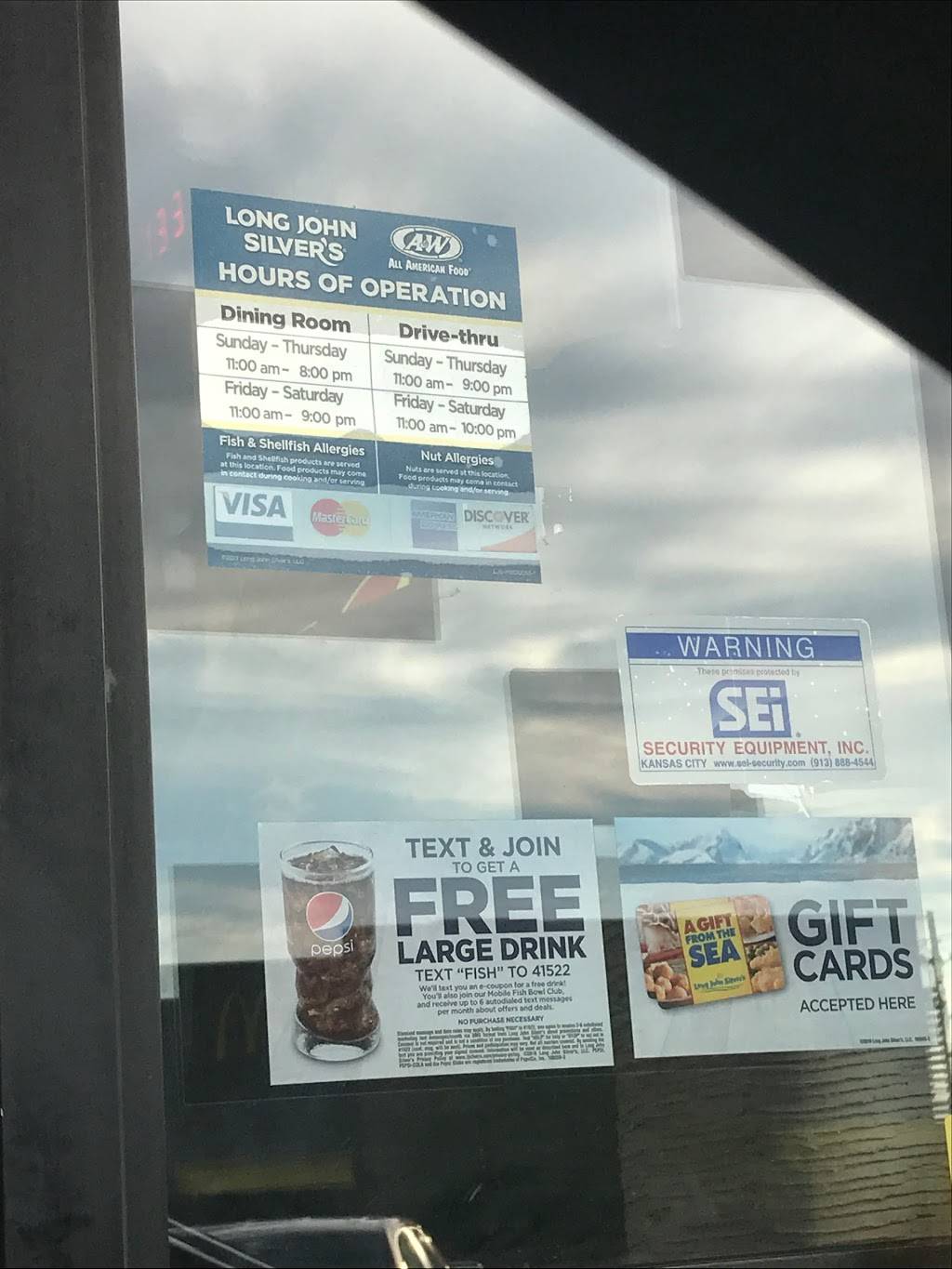 Long John Silvers | restaurant | 3201 S 4th St, Leavenworth, KS 66048, USA | 9136825255 OR +1 913-682-5255