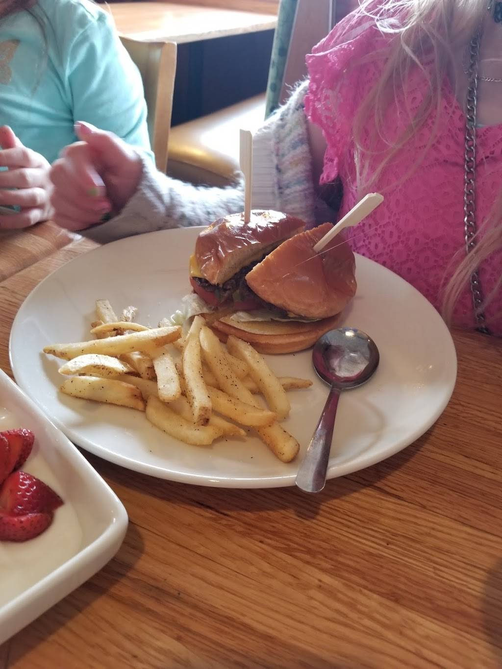 Applebees Grill + Bar | restaurant | 440 E Redd Rd, El Paso, TX 79912, USA | 9155852200 OR +1 915-585-2200