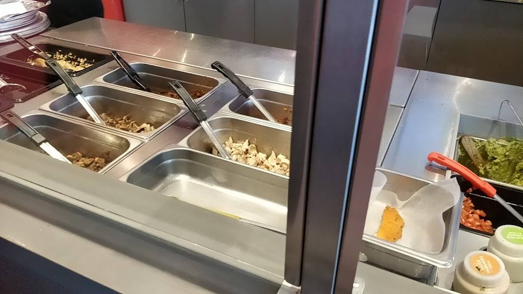 Quesada Burritos & Tacos | restaurant | 2800 Boulevard de la Pinière, Terrebonne, QC J6X 0G4, Canada | 4504163227 OR +1 450-416-3227