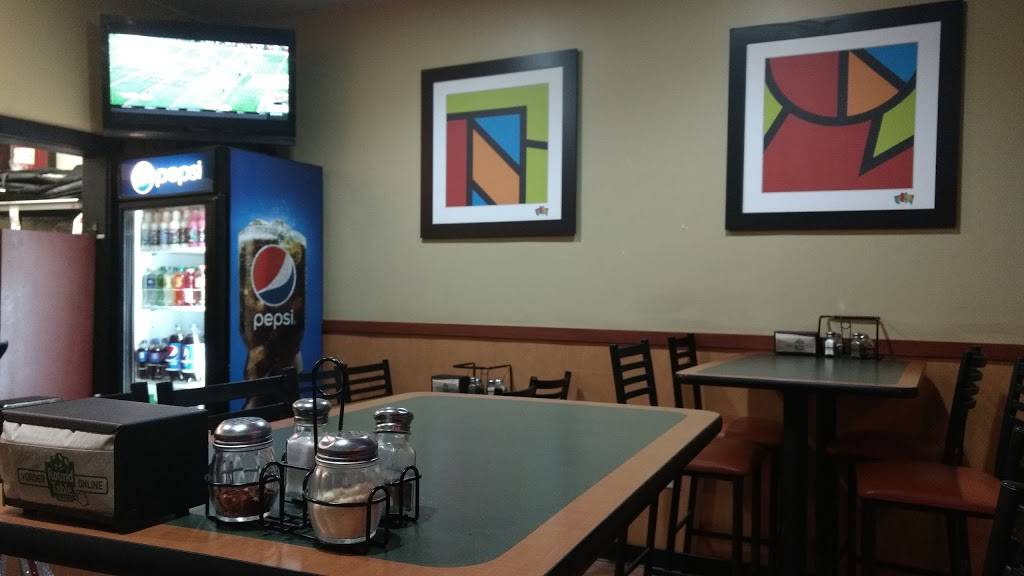 Round Table Pizza | meal delivery | 20519 Devonshire St, Chatsworth, CA 91311, USA | 8183499222 OR +1 818-349-9222