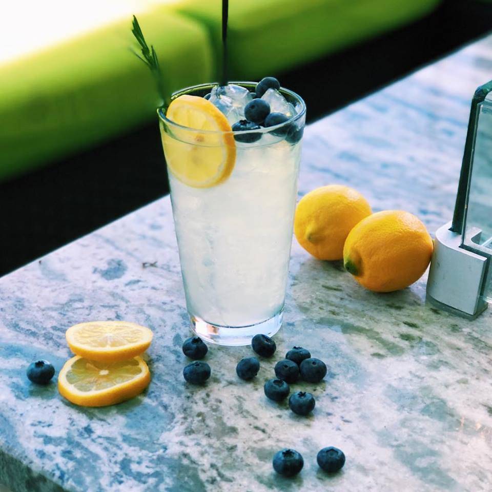 Island Wing Company | restaurant | 2079 W Town Center Blvd, Orlando, FL 32837, USA | 4073435595 OR +1 407-343-5595