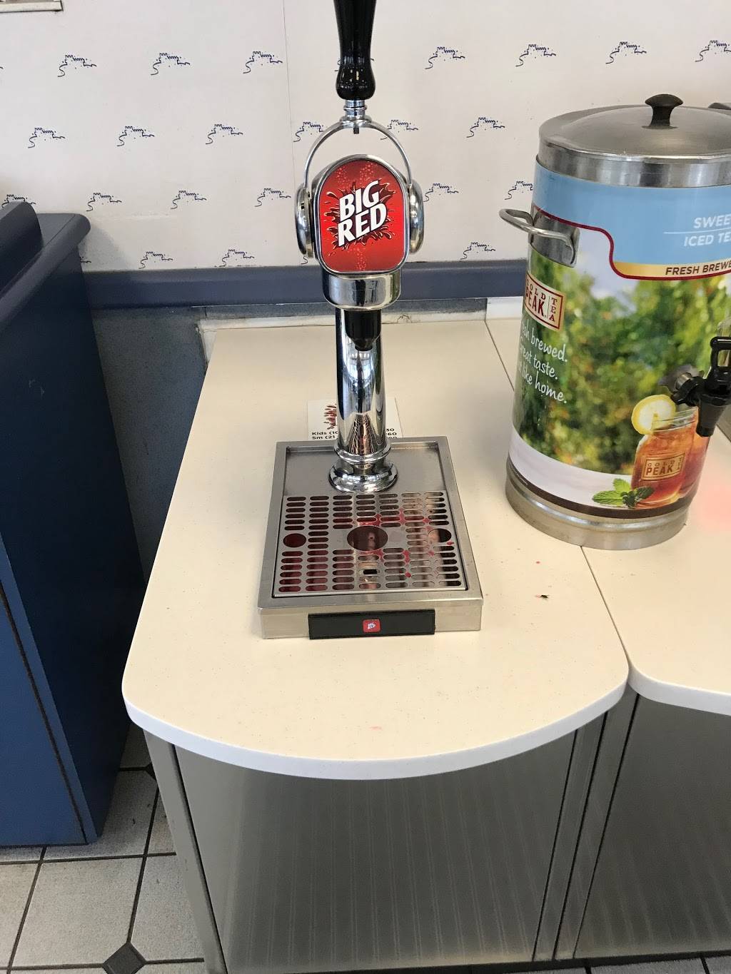 White Castle | restaurant | 2430 Landmark Ave NE, Corydon, IN 47112, USA | 8127386551 OR +1 812-738-6551