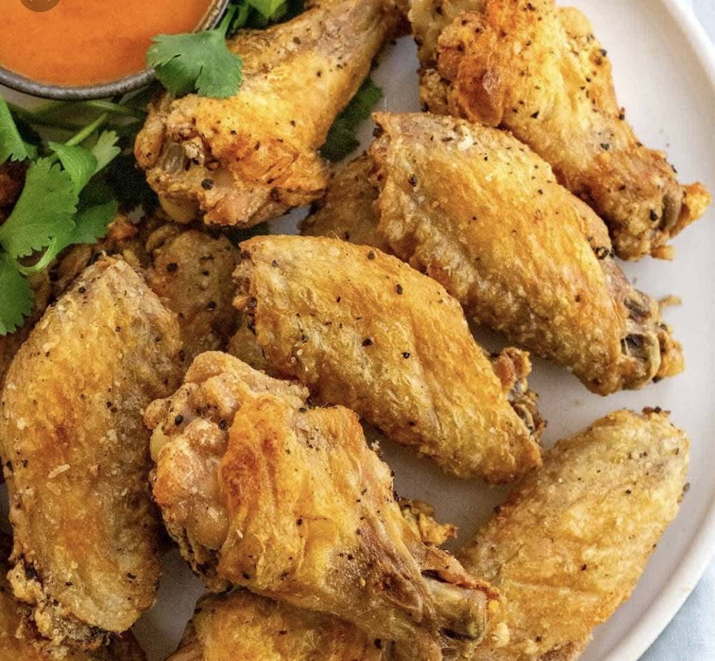 Whispers Oysters & crabhouse | restaurant | 331 W Forsyth St, Jacksonville, FL 32202, USA | 9047387148 OR +1 904-738-7148