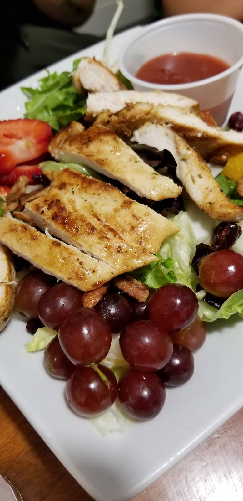 Linda Jeans Restaurant | restaurant | 25 Circuit Ave Circuit Avenue, Oak Bluffs, MA 02557, USA | 5086934093 OR +1 508-693-4093