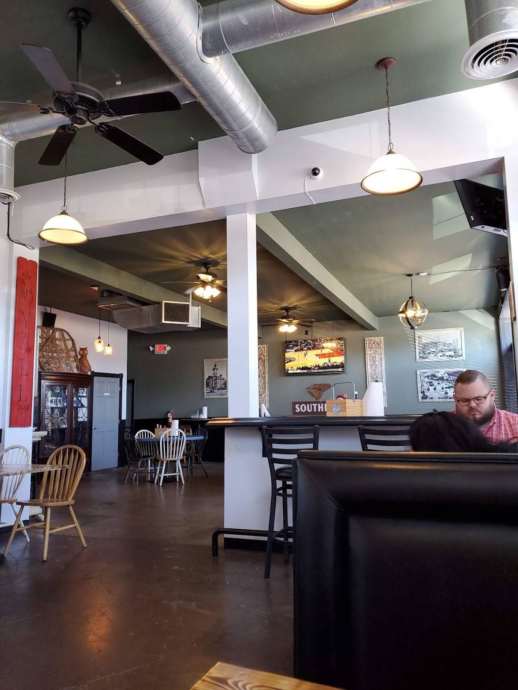 Southern Roots Bar & Grille | restaurant | 350 E Franklin St, Monroe, NC 28112, USA | 7047769556 OR +1 704-776-9556