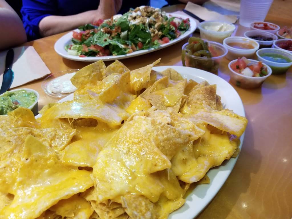 Poquito Mas | restaurant | 21049 Ventura Blvd, Woodland Hills, CA 91364, USA | 8188872007 OR +1 818-887-2007