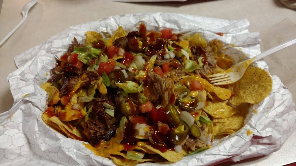 Whiteys BBQ | restaurant | 131 E Washington St, East Peoria, IL 61611, USA | 3096995700 OR +1 309-699-5700