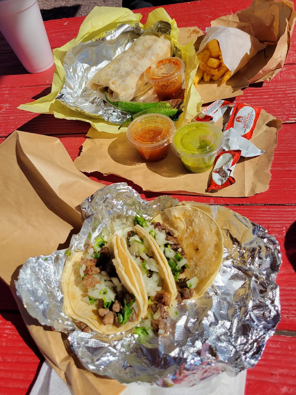 Titas Burger Den | restaurant | 38434 W Yermo Rd, Yermo, CA 92398, USA | 7609058205 OR +1 760-905-8205