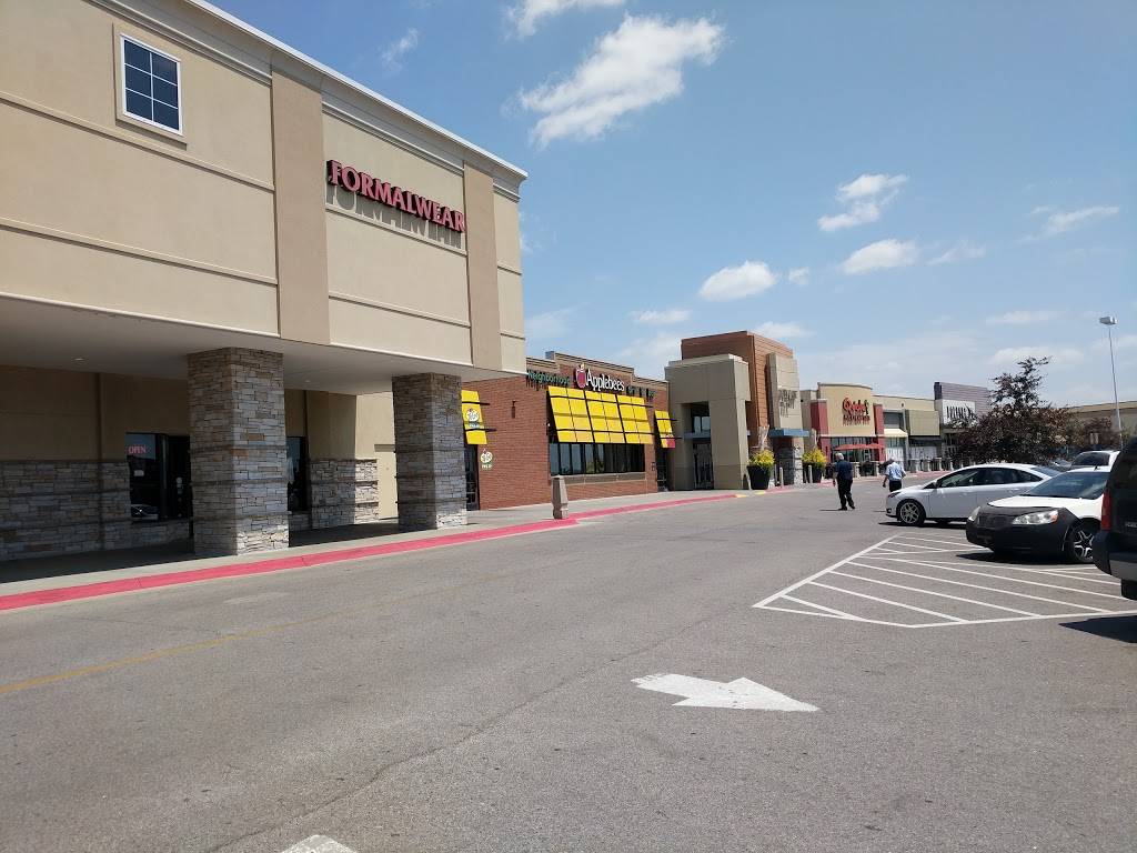 Applebees Grill + Bar | restaurant | 6100 O St Suite C318, Lincoln, NE 68505, USA | 4024676161 OR +1 402-467-6161