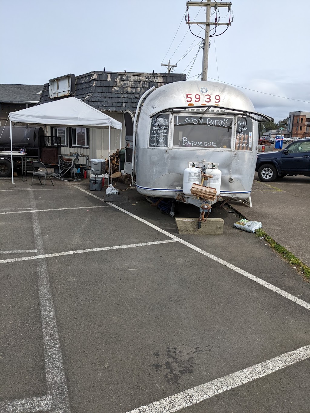 Lady Birds Barbeque | restaurant | 921 SW Coast Hwy, Newport, OR 97365, USA | 5412648391 OR +1 541-264-8391