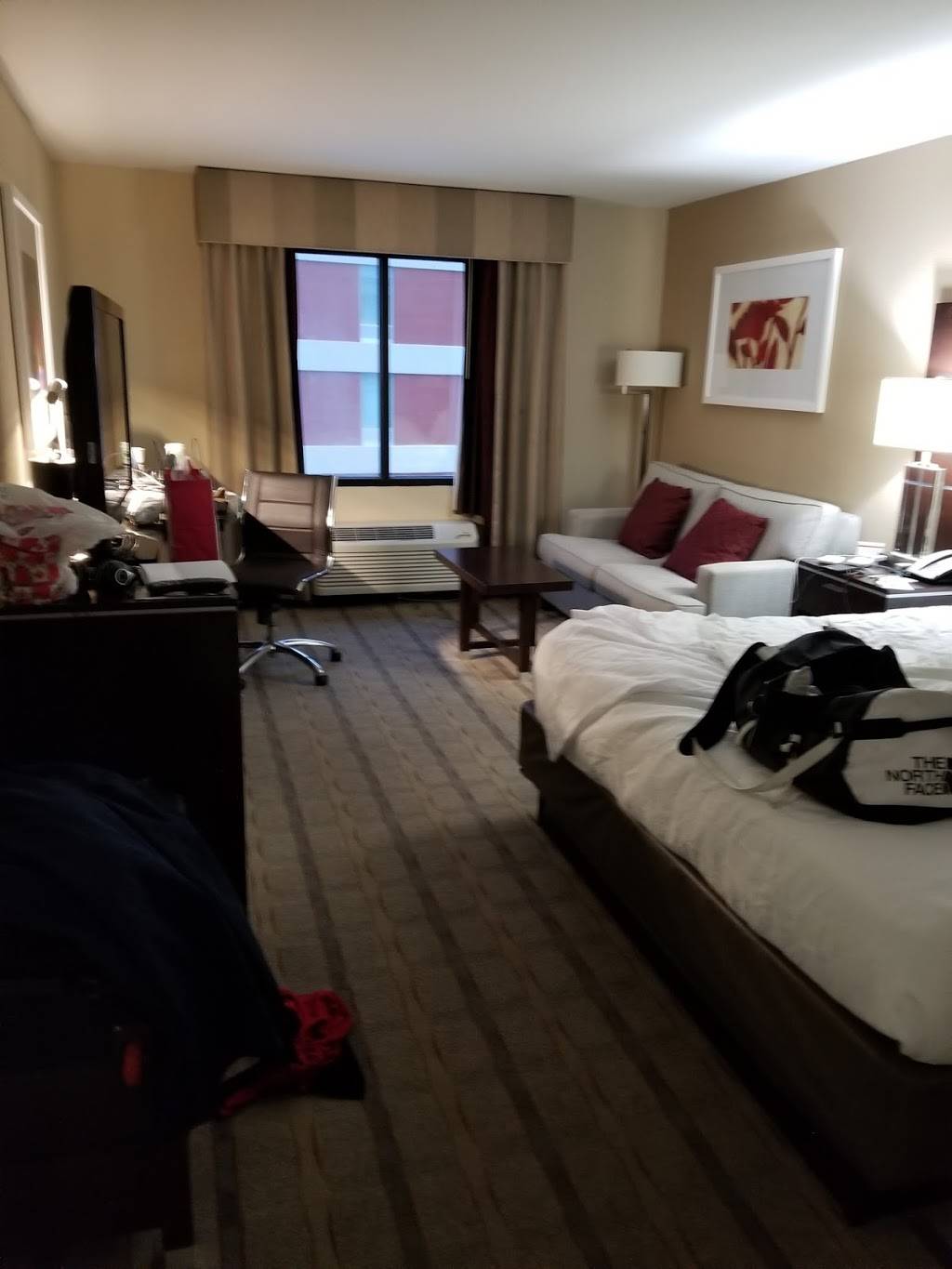 Holiday Inn Charlotte Airport - Hub Bar and Grill | restaurant | 3020, 2707 Little Rock Rd, Charlotte, NC 28214, USA | 7043944301 OR +1 704-394-4301