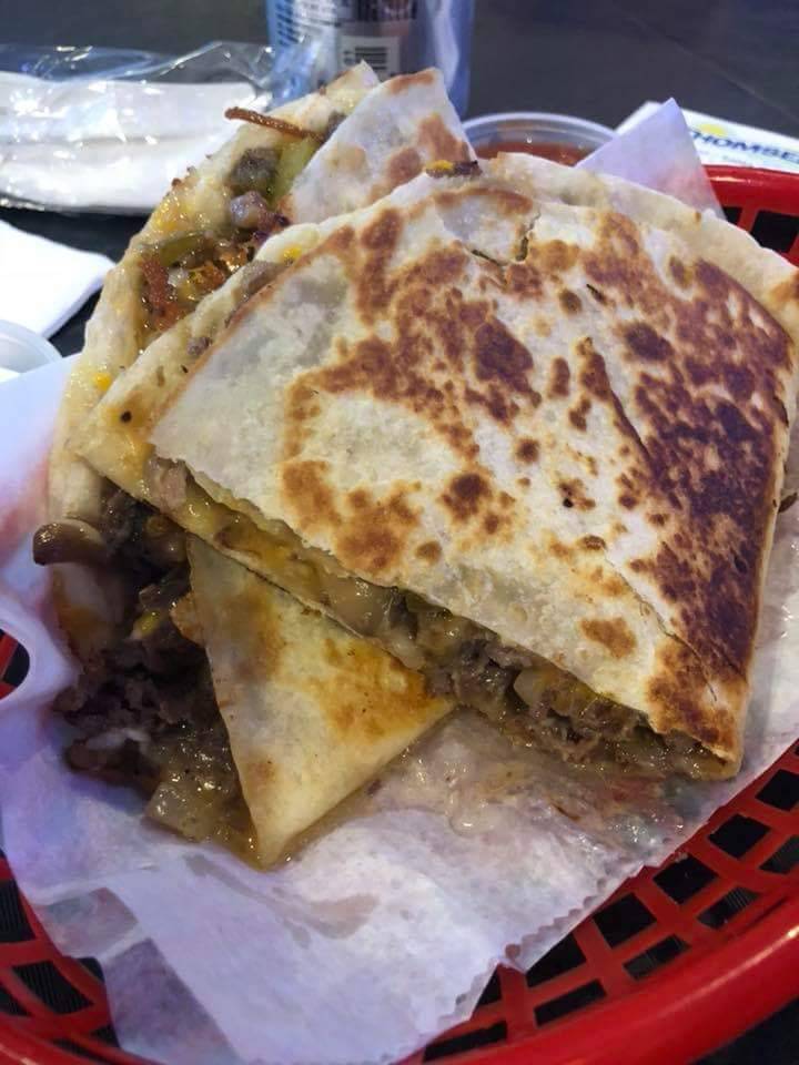 BullsEye Bar Lounge Grill | restaurant | 621 Center St, Chicopee, MA 01013, USA | 4133313374 OR +1 413-331-3374