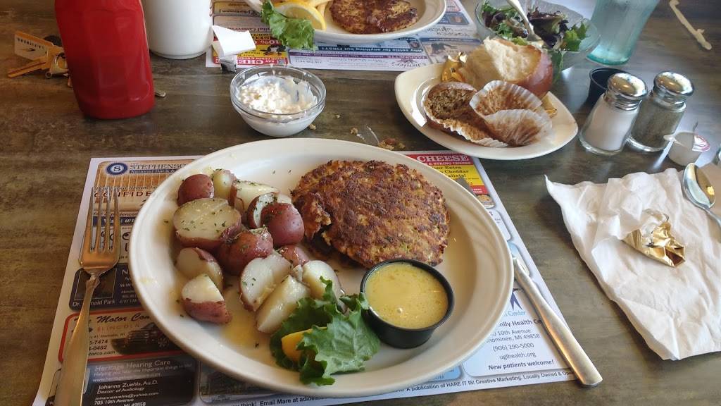 Schloegels Bay View Restaurant | restaurant | 2720 10th St, Menominee, MI 49858, USA | 9068637888 OR +1 906-863-7888