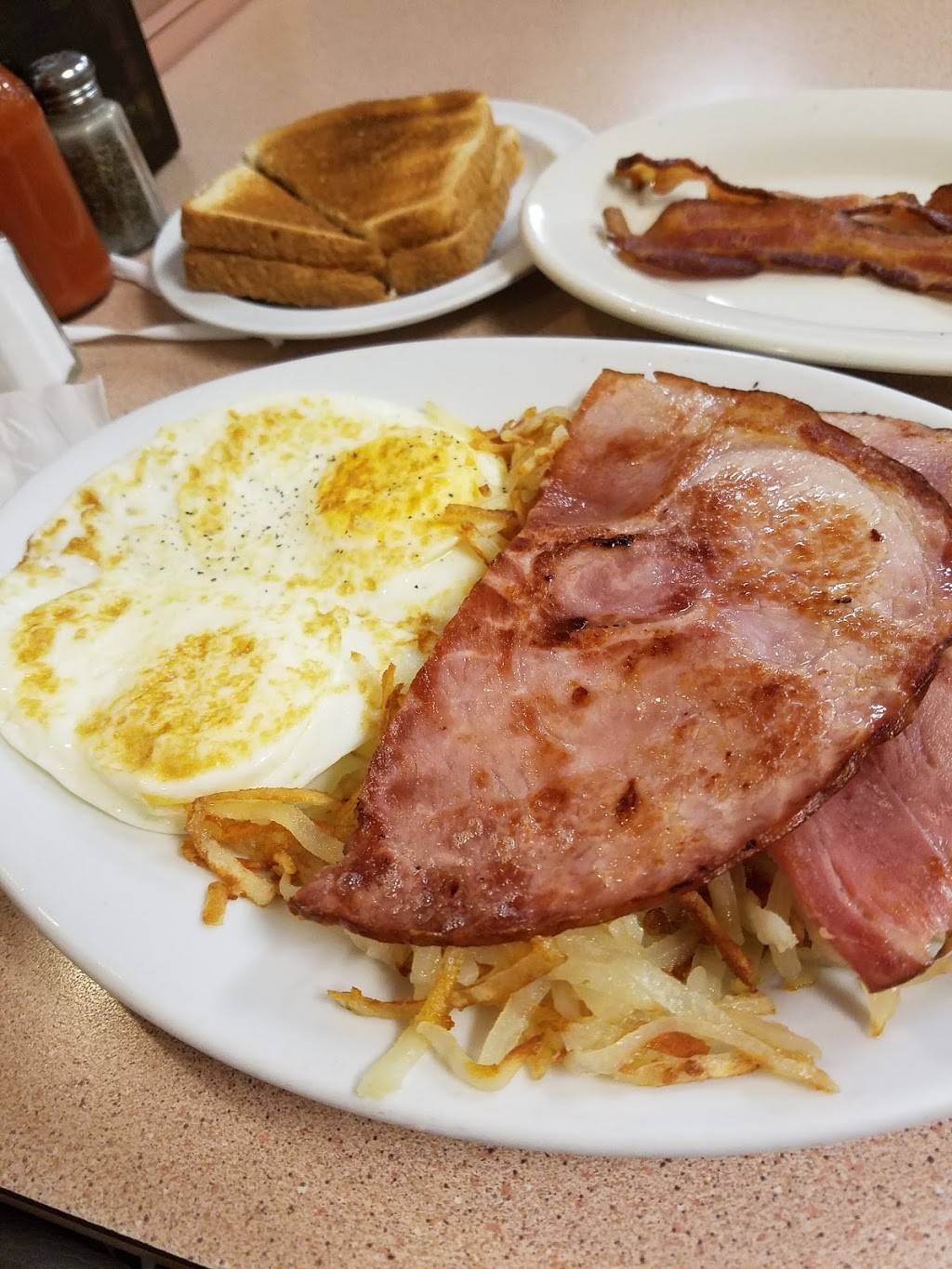 J&J Coney Island Iii | restaurant | 7220 W Vernor Hwy, Detroit, MI 48209, USA | 3138415250 OR +1 313-841-5250