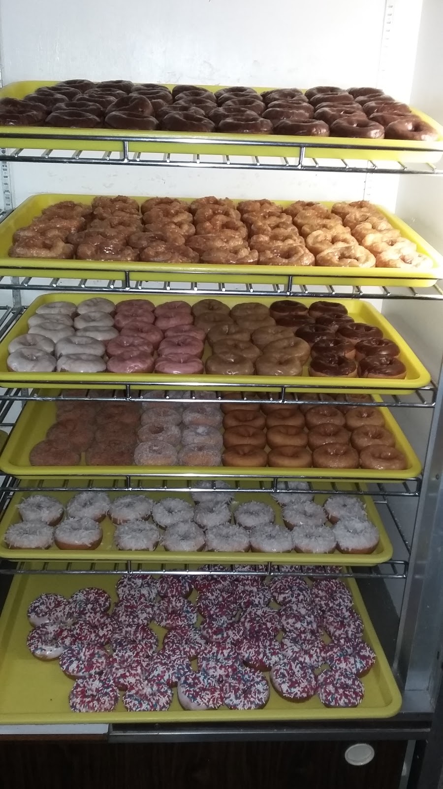 Daylight Donuts | bakery | 912 W Wyatt Earp Blvd, Dodge City, KS 67801, USA | 6202272210 OR +1 620-227-2210