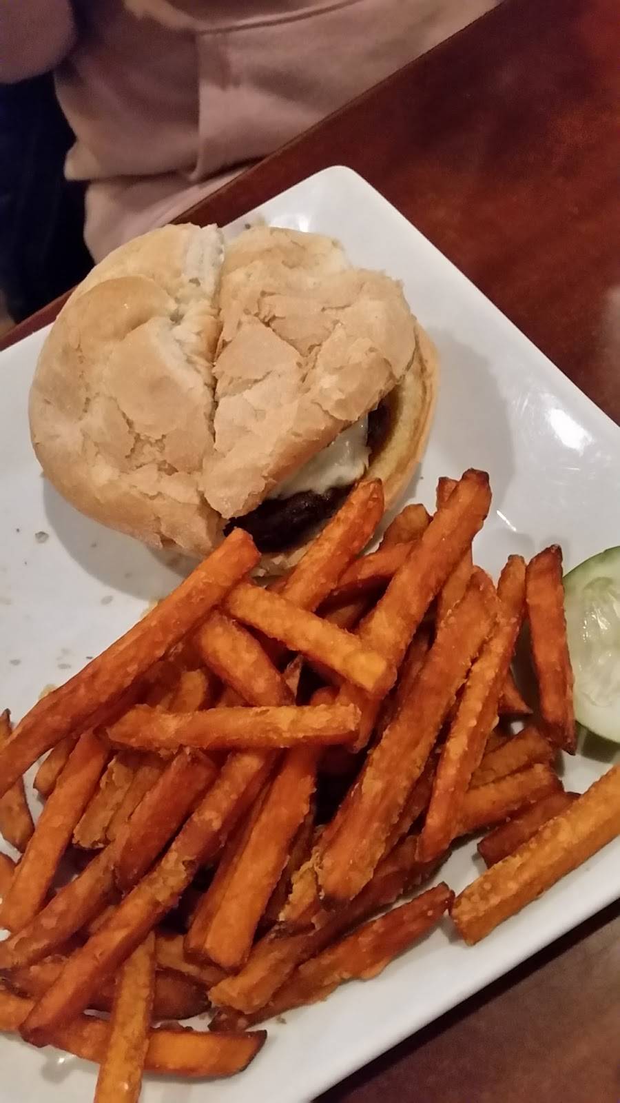 Lazy Dog Sports Bar | restaurant | 328A Broadway, Lynn, MA 01904, USA | 7814771988 OR +1 781-477-1988