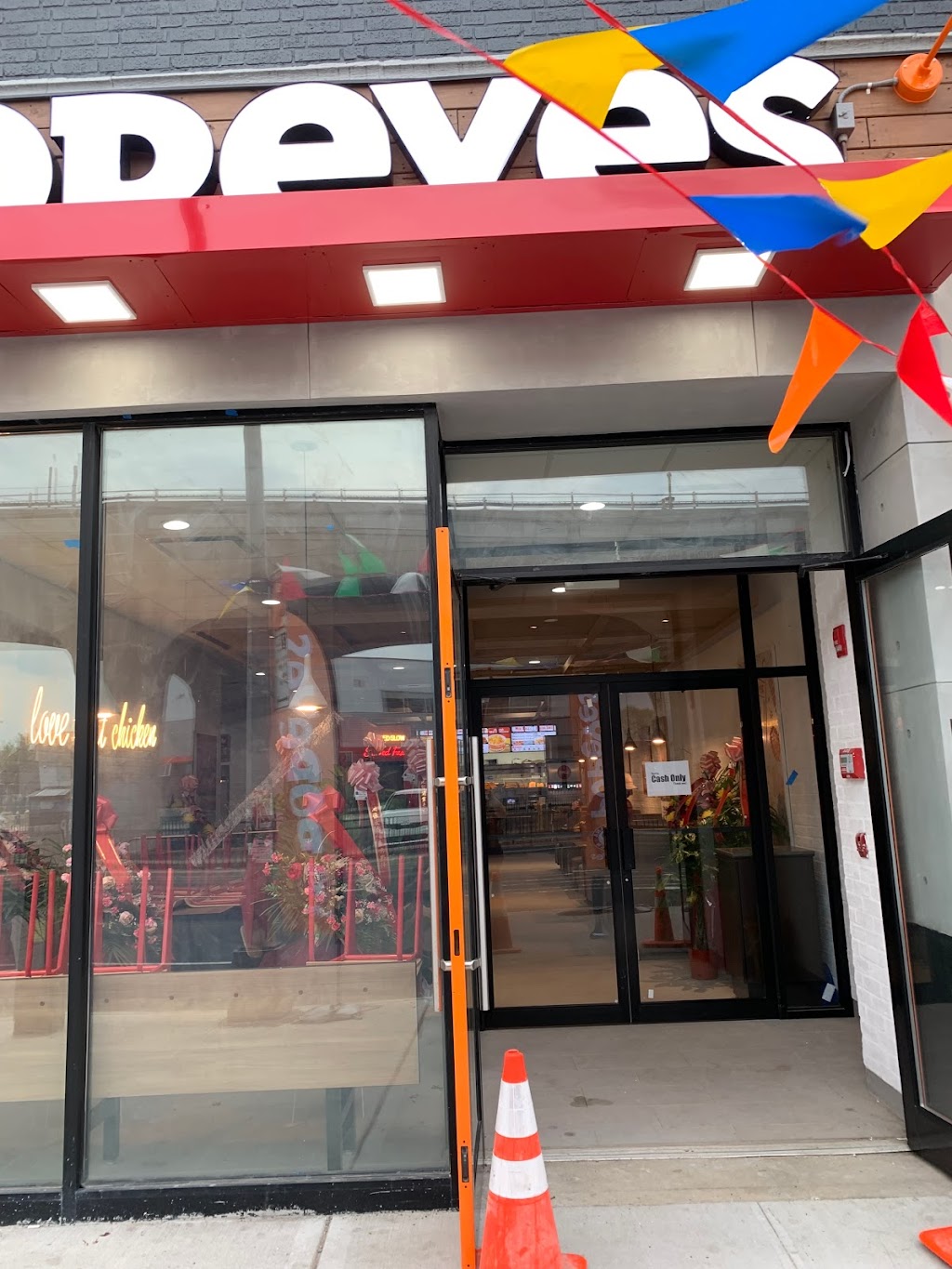 Popeyes Louisiana Kitchen | restaurant | 37-10 Queens Blvd, Queens, NY 11101, USA | 7184722270 OR +1 718-472-2270